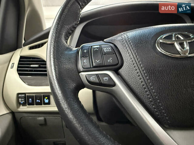 Белый Тойота Сиенна, объемом двигателя 3.46 л и пробегом 123 тыс. км за 26300 $, фото 11 на Automoto.ua