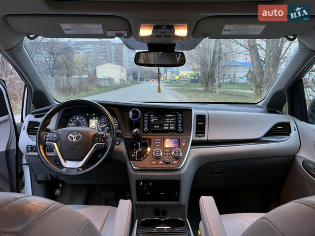 Белый Тойота Сиенна, объемом двигателя 3.5 л и пробегом 120 тыс. км за 25000 $, фото 27 на Automoto.ua