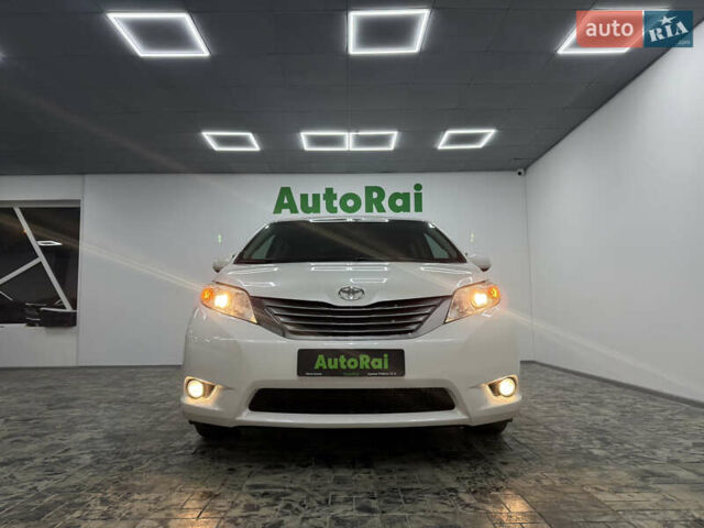 Белый Тойота Сиенна, объемом двигателя 3.46 л и пробегом 123 тыс. км за 26300 $, фото 1 на Automoto.ua