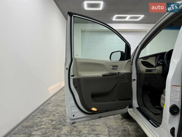 Белый Тойота Сиенна, объемом двигателя 3.46 л и пробегом 123 тыс. км за 26300 $, фото 21 на Automoto.ua