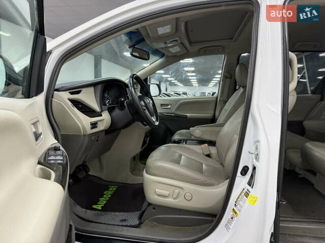 Белый Тойота Сиенна, объемом двигателя 3.46 л и пробегом 123 тыс. км за 26300 $, фото 12 на Automoto.ua