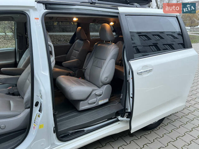 Белый Тойота Сиенна, объемом двигателя 3.5 л и пробегом 120 тыс. км за 25000 $, фото 13 на Automoto.ua