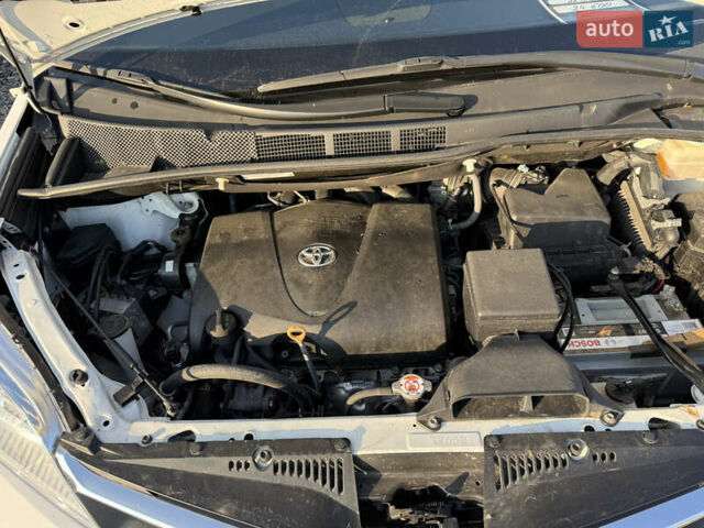 Белый Тойота Сиенна, объемом двигателя 3.46 л и пробегом 92 тыс. км за 24600 $, фото 18 на Automoto.ua