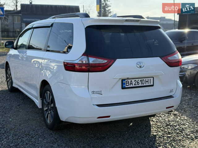 Белый Тойота Сиенна, объемом двигателя 3.46 л и пробегом 92 тыс. км за 24600 $, фото 3 на Automoto.ua