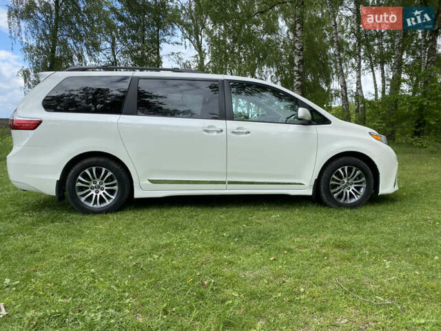 Белый Тойота Сиенна, объемом двигателя 3.46 л и пробегом 110 тыс. км за 23000 $, фото 9 на Automoto.ua