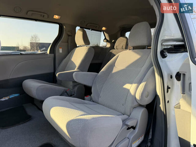 Белый Тойота Сиенна, объемом двигателя 3.46 л и пробегом 92 тыс. км за 24600 $, фото 13 на Automoto.ua