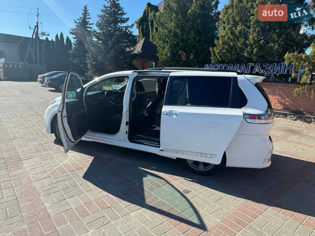Белый Тойота Сиенна, объемом двигателя 3.46 л и пробегом 99 тыс. км за 22900 $, фото 8 на Automoto.ua
