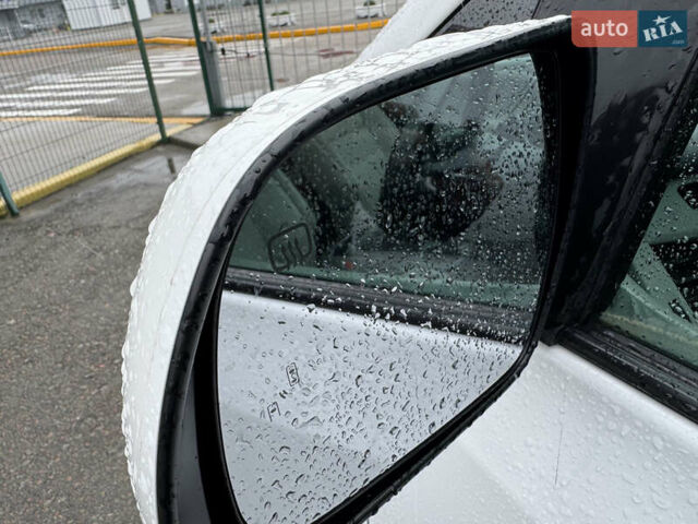 Білий Тойота Сієнна, об'ємом двигуна 3.46 л та пробігом 124 тис. км за 24990 $, фото 10 на Automoto.ua