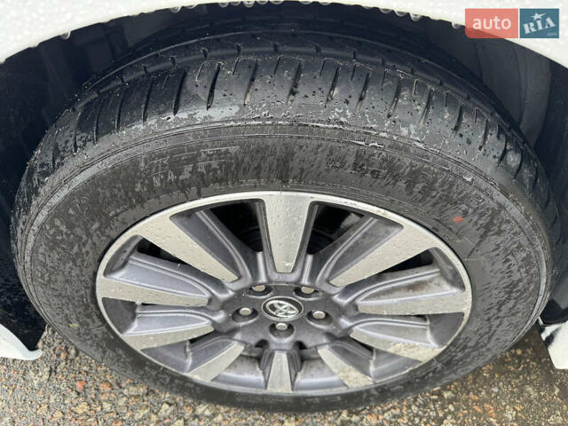 Білий Тойота Сієнна, об'ємом двигуна 3.46 л та пробігом 124 тис. км за 24990 $, фото 9 на Automoto.ua