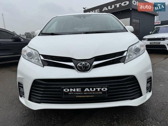 Білий Тойота Сієнна, об'ємом двигуна 3.46 л та пробігом 124 тис. км за 24990 $, фото 2 на Automoto.ua