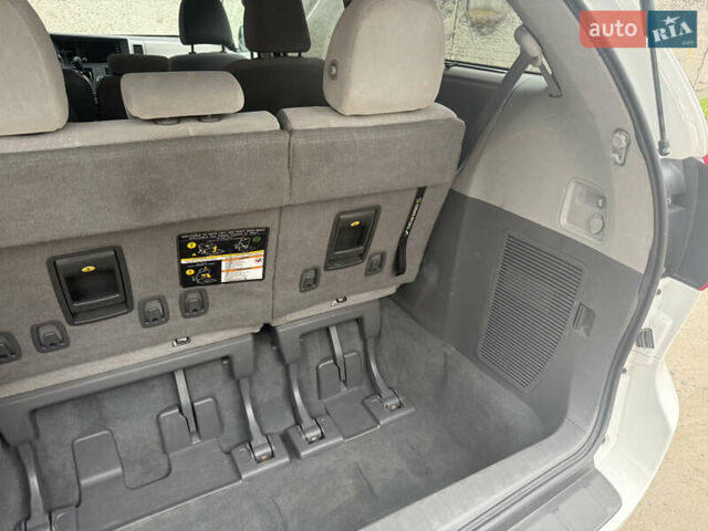 Білий Тойота Сієнна, об'ємом двигуна 3.5 л та пробігом 87 тис. км за 18900 $, фото 6 на Automoto.ua