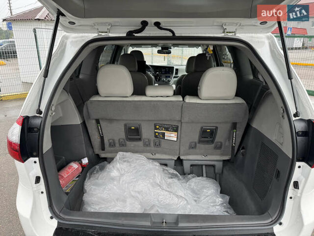 Білий Тойота Сієнна, об'ємом двигуна 3.46 л та пробігом 124 тис. км за 24990 $, фото 31 на Automoto.ua