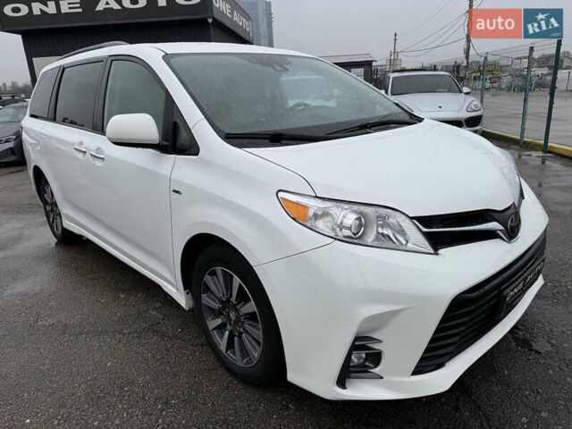 Білий Тойота Сієнна, об'ємом двигуна 3.46 л та пробігом 124 тис. км за 24990 $, фото 4 на Automoto.ua