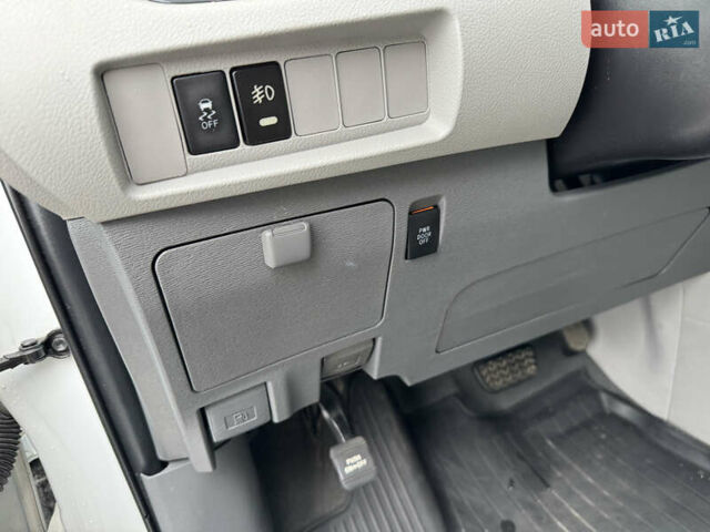 Білий Тойота Сієнна, об'ємом двигуна 3.46 л та пробігом 124 тис. км за 24990 $, фото 16 на Automoto.ua