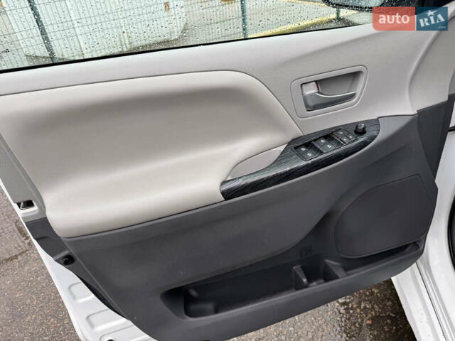 Білий Тойота Сієнна, об'ємом двигуна 3.46 л та пробігом 124 тис. км за 24990 $, фото 12 на Automoto.ua