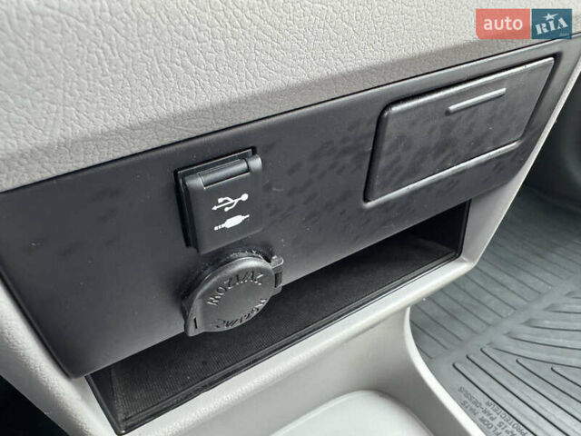 Білий Тойота Сієнна, об'ємом двигуна 3.46 л та пробігом 124 тис. км за 24990 $, фото 23 на Automoto.ua
