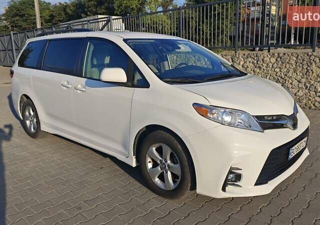 Белый Тойота Сиенна, объемом двигателя 3.46 л и пробегом 60 тыс. км за 28000 $, фото 8 на Automoto.ua