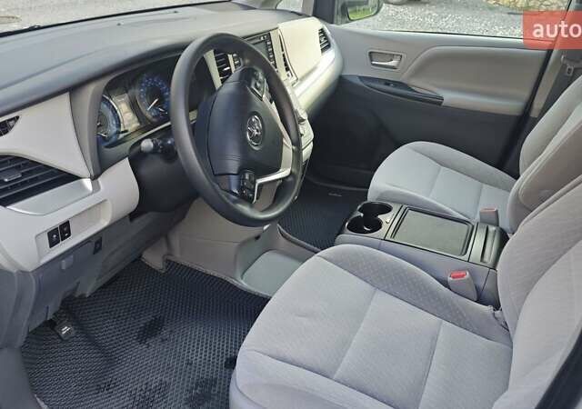 Белый Тойота Сиенна, объемом двигателя 3.46 л и пробегом 60 тыс. км за 28000 $, фото 12 на Automoto.ua