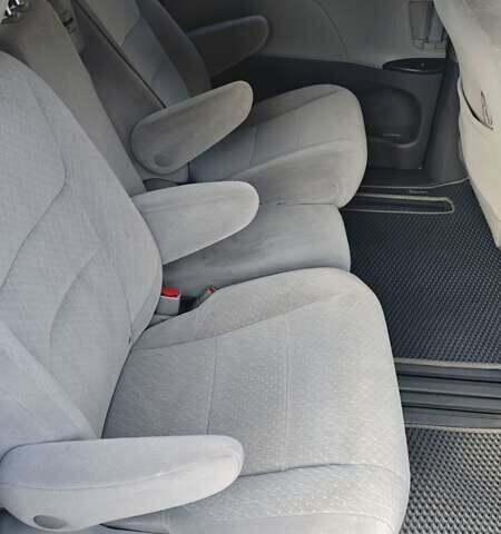 Белый Тойота Сиенна, объемом двигателя 3.46 л и пробегом 60 тыс. км за 28000 $, фото 2 на Automoto.ua