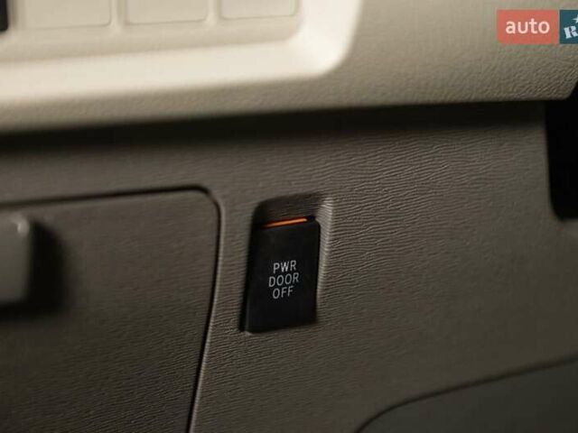 Білий Тойота Сієнна, об'ємом двигуна 3.5 л та пробігом 60 тис. км за 34900 $, фото 23 на Automoto.ua