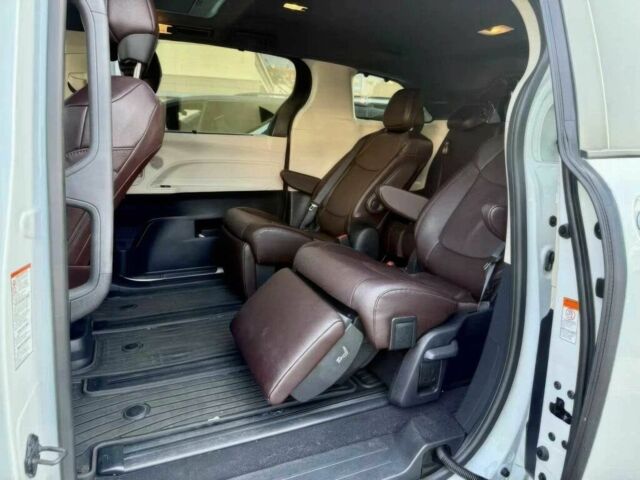 Белый Тойота Сиенна, объемом двигателя 2.5 л и пробегом 26 тыс. км за 17000 $, фото 11 на Automoto.ua