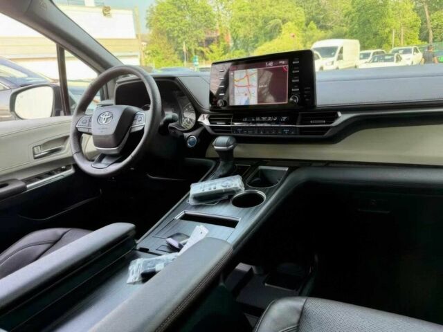 Белый Тойота Сиенна, объемом двигателя 2.5 л и пробегом 26 тыс. км за 17000 $, фото 6 на Automoto.ua