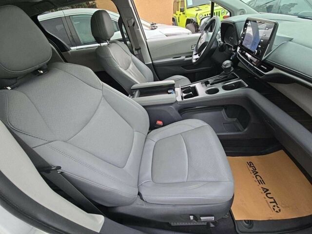 Белый Тойота Сиенна, объемом двигателя 0 л и пробегом 33 тыс. км за 24900 $, фото 6 на Automoto.ua