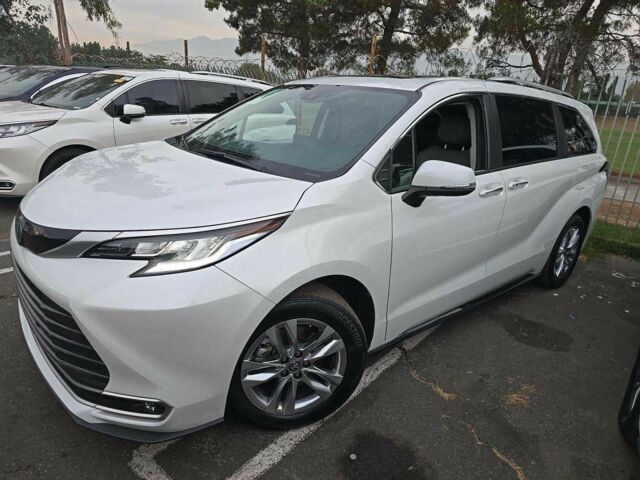 Белый Тойота Сиенна, объемом двигателя 0 л и пробегом 33 тыс. км за 24900 $, фото 1 на Automoto.ua