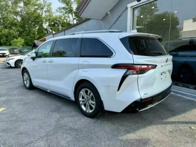 Белый Тойота Сиенна, объемом двигателя 2.5 л и пробегом 26 тыс. км за 17000 $, фото 2 на Automoto.ua