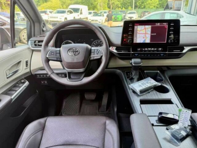 Белый Тойота Сиенна, объемом двигателя 2.5 л и пробегом 26 тыс. км за 17000 $, фото 8 на Automoto.ua