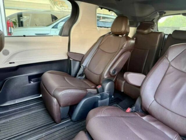 Белый Тойота Сиенна, объемом двигателя 2.5 л и пробегом 26 тыс. км за 17000 $, фото 10 на Automoto.ua