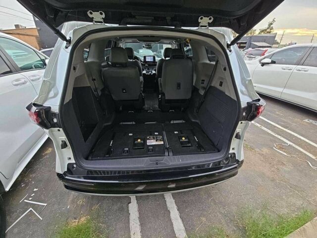 Белый Тойота Сиенна, объемом двигателя 0 л и пробегом 33 тыс. км за 24900 $, фото 8 на Automoto.ua