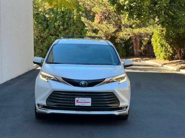 Белый Тойота Сиенна, объемом двигателя 2.5 л и пробегом 13 тыс. км за 29000 $, фото 7 на Automoto.ua