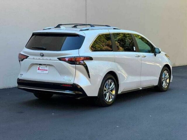 Белый Тойота Сиенна, объемом двигателя 2.5 л и пробегом 13 тыс. км за 29000 $, фото 4 на Automoto.ua