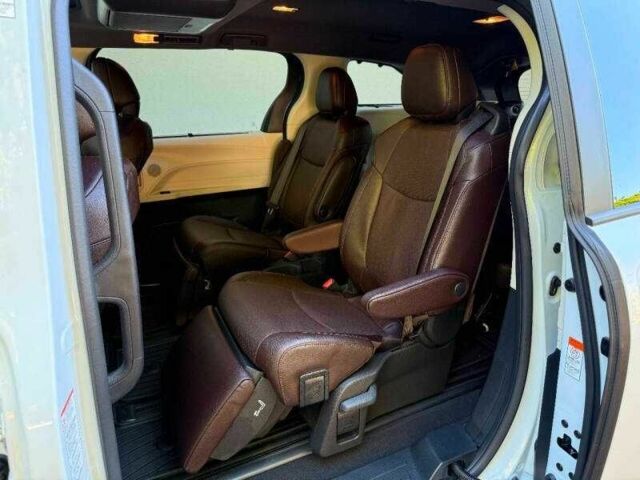 Белый Тойота Сиенна, объемом двигателя 2.5 л и пробегом 13 тыс. км за 29000 $, фото 12 на Automoto.ua