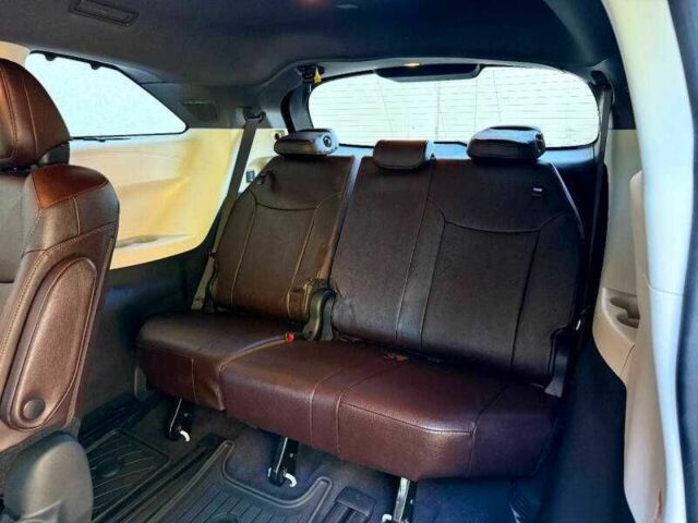 Белый Тойота Сиенна, объемом двигателя 2.5 л и пробегом 13 тыс. км за 29000 $, фото 13 на Automoto.ua