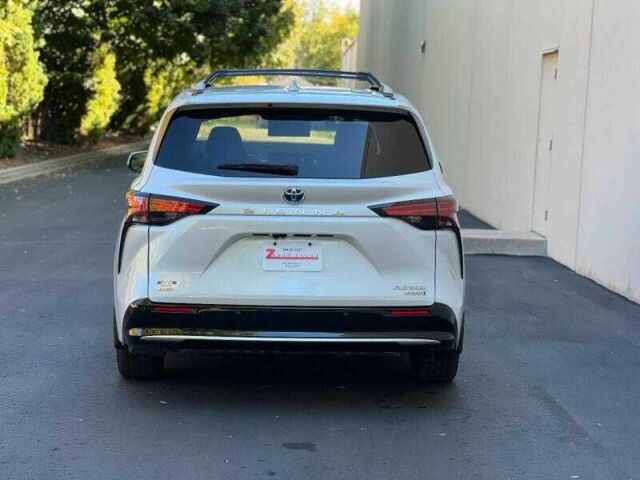 Белый Тойота Сиенна, объемом двигателя 2.5 л и пробегом 13 тыс. км за 29000 $, фото 3 на Automoto.ua