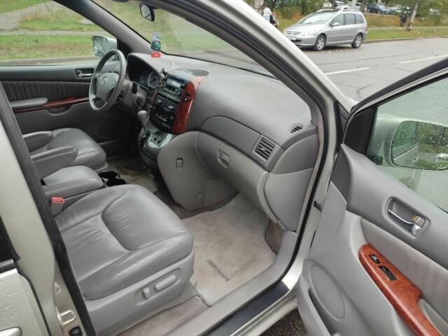 Бежевый Тойота Сиенна, объемом двигателя 3.3 л и пробегом 290 тыс. км за 9000 $, фото 3 на Automoto.ua