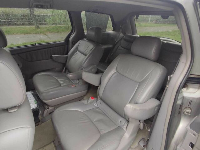 Бежевый Тойота Сиенна, объемом двигателя 3.3 л и пробегом 290 тыс. км за 9000 $, фото 6 на Automoto.ua