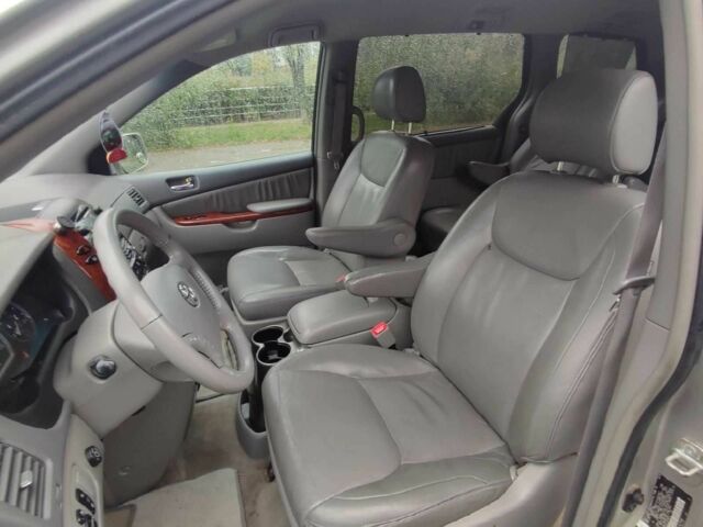 Бежевий Тойота Сієнна, об'ємом двигуна 3.3 л та пробігом 290 тис. км за 9000 $, фото 7 на Automoto.ua