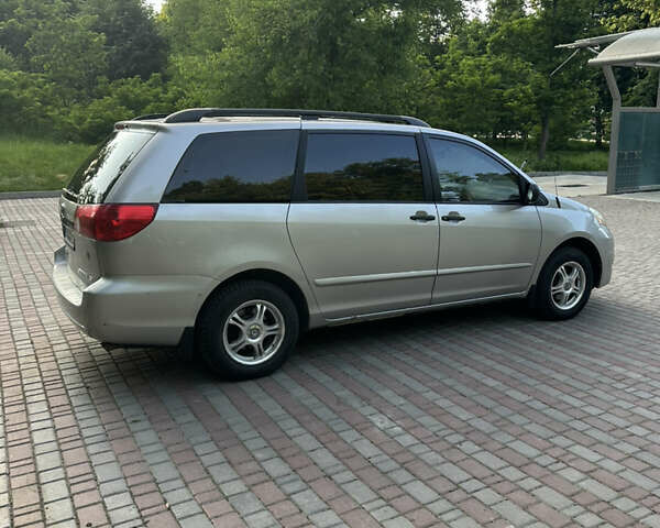 Бежевый Тойота Сиенна, объемом двигателя 3.5 л и пробегом 375 тыс. км за 9800 $, фото 3 на Automoto.ua