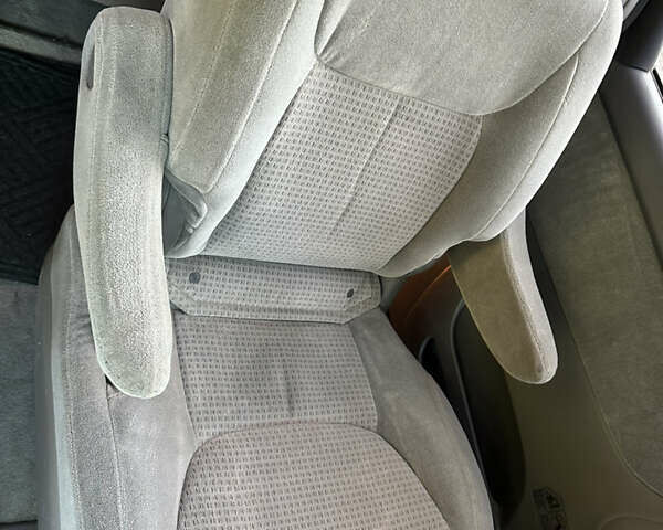 Бежевый Тойота Сиенна, объемом двигателя 3.5 л и пробегом 375 тыс. км за 9800 $, фото 45 на Automoto.ua