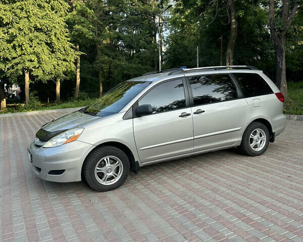 Бежевый Тойота Сиенна, объемом двигателя 3.5 л и пробегом 375 тыс. км за 9800 $, фото 8 на Automoto.ua