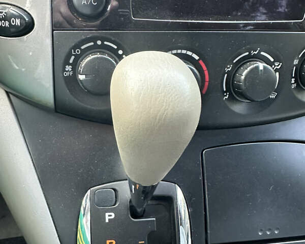 Бежевый Тойота Сиенна, объемом двигателя 3.5 л и пробегом 375 тыс. км за 9800 $, фото 2 на Automoto.ua