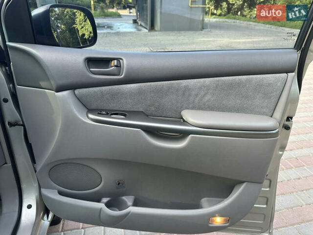 Бежевый Тойота Сиенна, объемом двигателя 3.5 л и пробегом 375 тыс. км за 9800 $, фото 67 на Automoto.ua