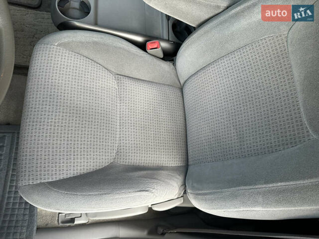 Бежевый Тойота Сиенна, объемом двигателя 3.5 л и пробегом 375 тыс. км за 9800 $, фото 60 на Automoto.ua