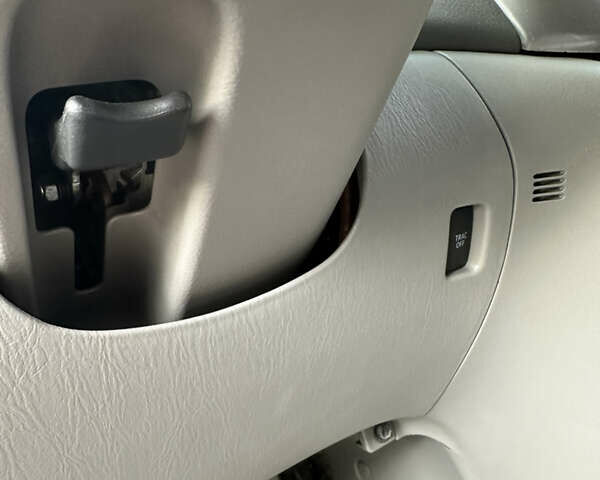 Бежевый Тойота Сиенна, объемом двигателя 3.5 л и пробегом 375 тыс. км за 9800 $, фото 49 на Automoto.ua