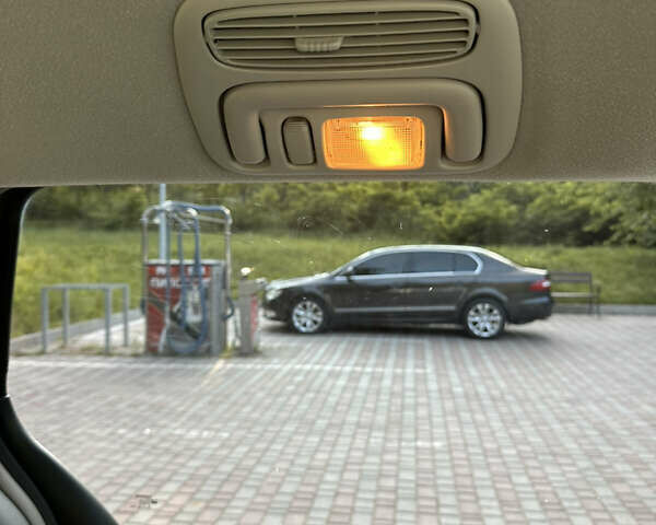 Бежевый Тойота Сиенна, объемом двигателя 3.5 л и пробегом 375 тыс. км за 9800 $, фото 43 на Automoto.ua