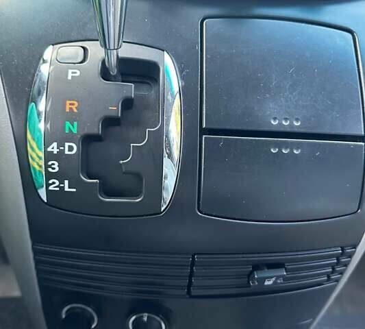 Бежевый Тойота Сиенна, объемом двигателя 3.5 л и пробегом 375 тыс. км за 9800 $, фото 1 на Automoto.ua