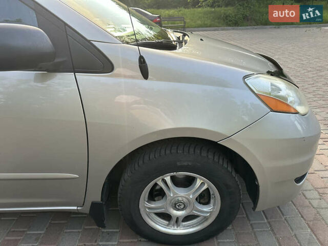 Бежевый Тойота Сиенна, объемом двигателя 3.5 л и пробегом 375 тыс. км за 9800 $, фото 26 на Automoto.ua